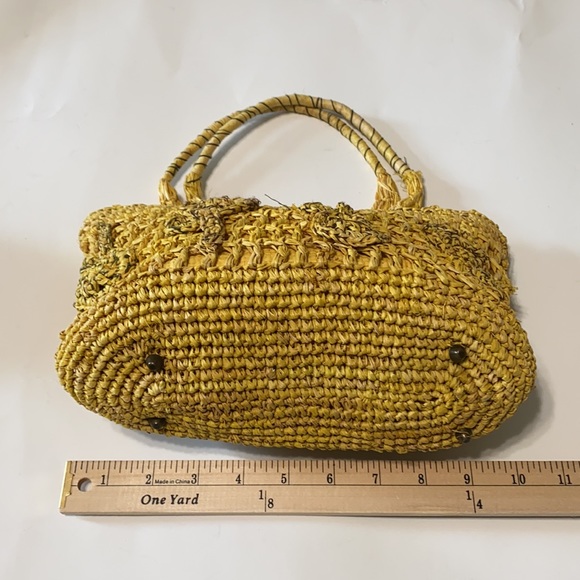 Small Yellow Raffia Bag, Zip Closure, 2 Inside Pockets & 1 with a Zip Closure - Picture 9 of 11